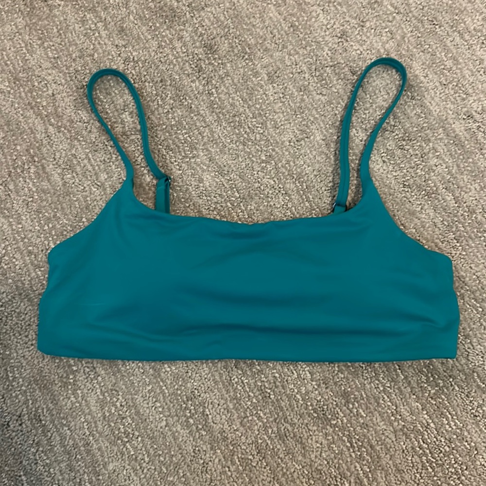 Athleta Scoop Bikini Top A-C-Size Medium